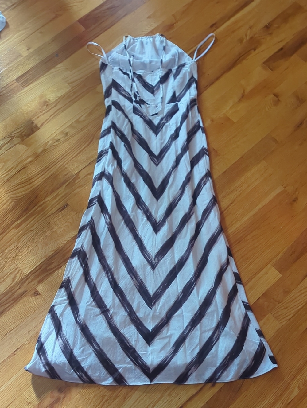 Sleeveless Chevron Stripe Maxi Dress in White and Black